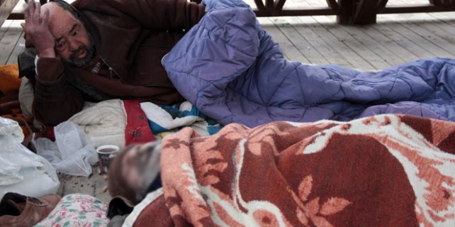 Soğuktan ölen arkadaşa son bakış