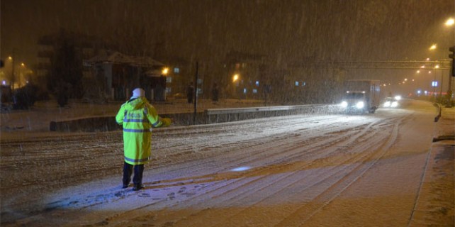 İzmir-Ankara yolu ulaşıma kapandı