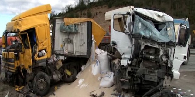 Otoyolda feci kaza!