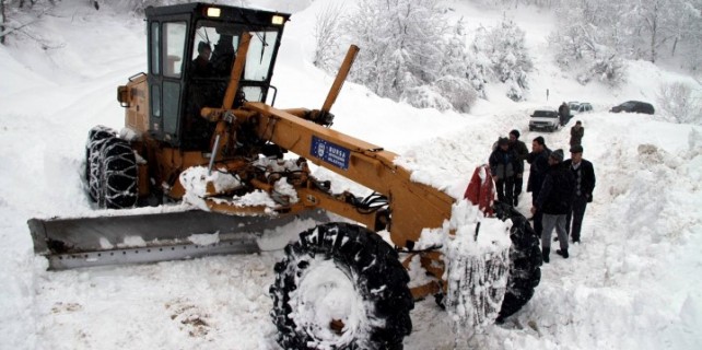 İnegöl’de karla mücadele sürüyor
