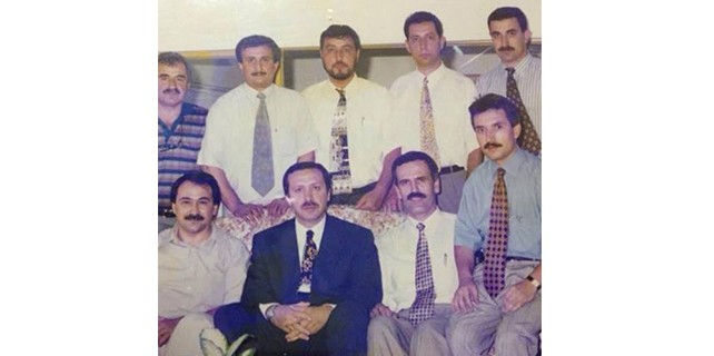 Albümlerden çıkan fotoğraf twitter’ı salladı