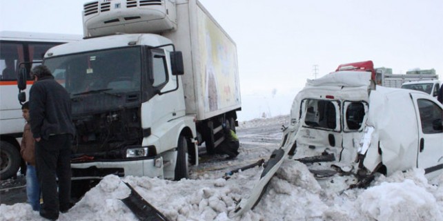 13 araç birbirine girdi!