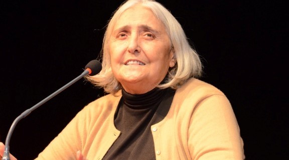 Sevin Okyay minik okurlarıyla buluştu