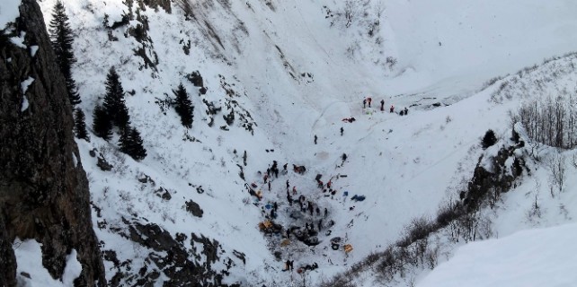 Çığ altındaki son işçinin de cesedi bulundu