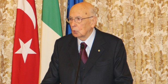 İtalya'da şok istifa