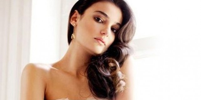 Ünlü manken Cumhurbaşkanına hakaretten adliyede