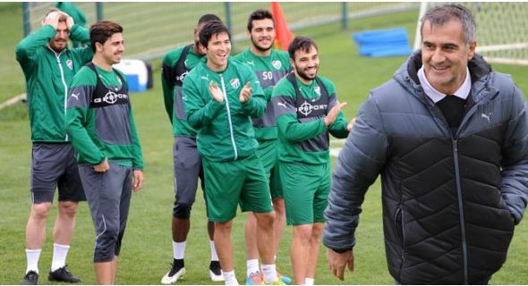 Bursaspor 10 oyuncusuyla gol arayacak