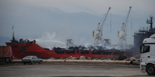 O gemi hala söndürülemedi