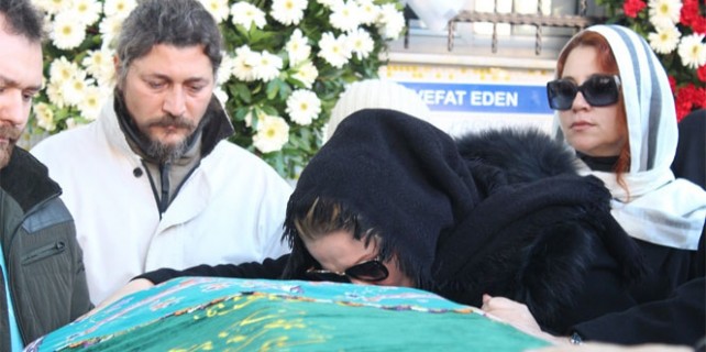 Zahide Yetiş’in annesi son yolculuğuna uğurlandı