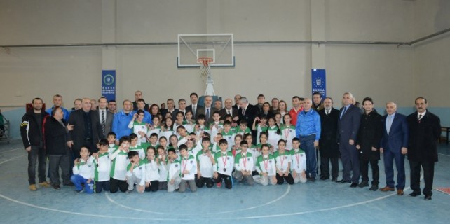 Nilüfer'de okul sporları şenliği coşkusu