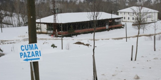 700 yıllık pazarı  kar vurdu