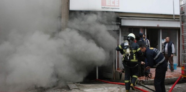 Bursa'da depoda korkutan yangın!