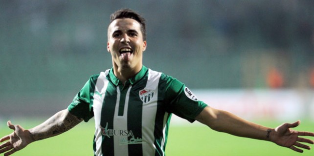Josue'nin FIFA 2015'te gol sevinci