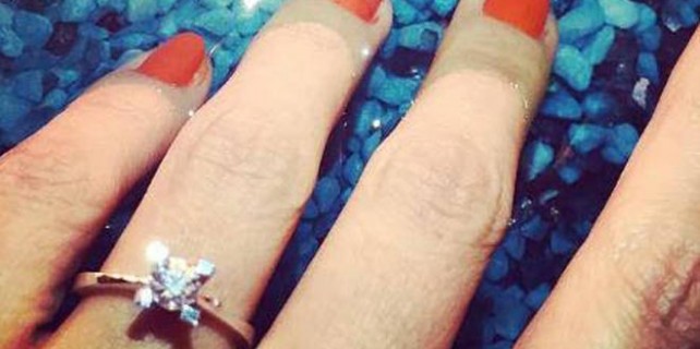 13 yaş küçük sevgilisine ‘evet‘ dedi