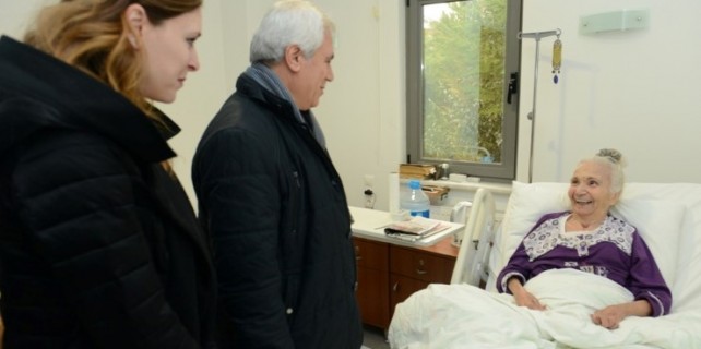 Bozbey'den huzurevi ziyareti