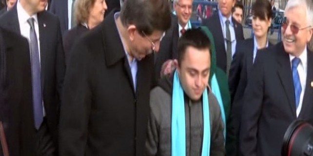 Engelli gencin, Başbakan'dan isteği herkesi güldürdü