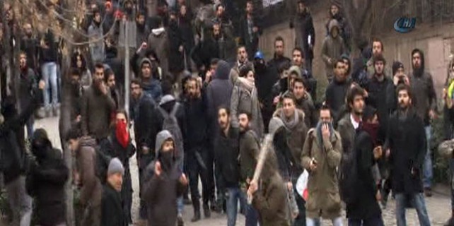 Üniversite karıştı! Ortalık savaş alanına döndü...