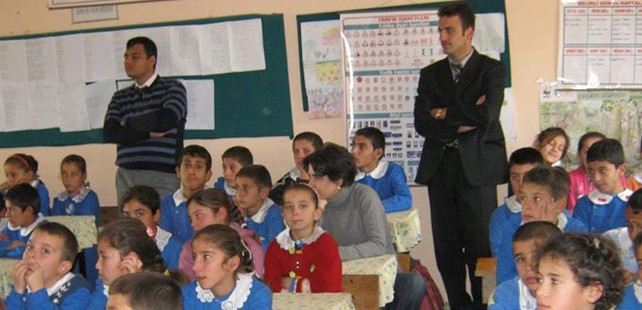 Öğrenciler tatile, öğretmenler okula!