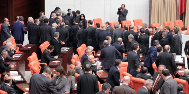 Dün gece mecliste neler oldu?