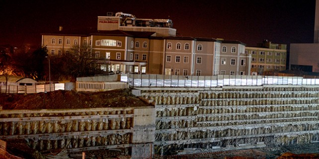 Çatlaklar oluştu, dev hastane kapatıldı