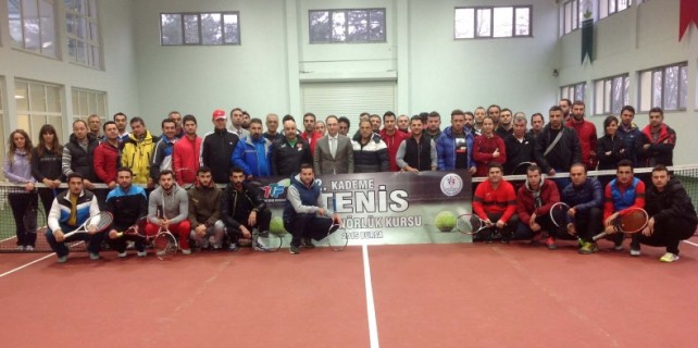 Bursa’da tenis antrenörlüğü kursları başladı