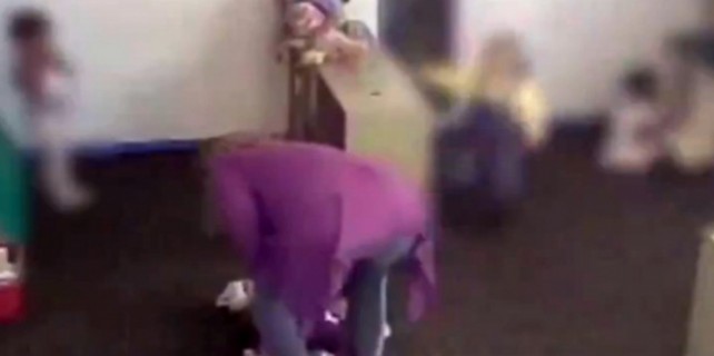 15 aylık çocuğa bakıcı şiddeti!