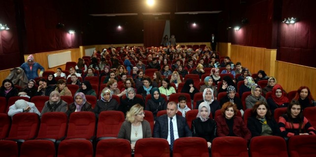 OSMEK kursiyerlerine sinema sürprizi