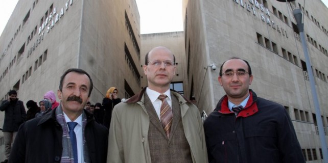 Bursa'da o profesöre çifte beraat!