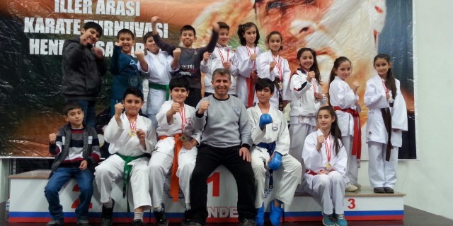 Minik karatecilerden büyük başarı