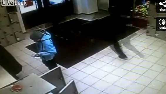 Hırsız çaldıklarıyla kaçarken bakın ne oldu?