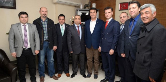 Dündar’dan MHP’ye hayırlı olsun ziyareti