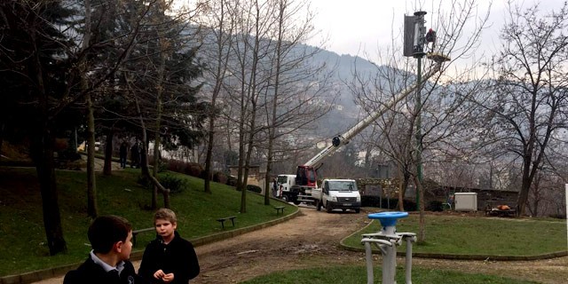 Çocuk parkında baz istasyonu mu olur?