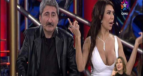 Yayında göğsü açıldı sosyal medya yıkıldı