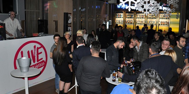 Suat Ateşdağlı  Aloft Bursa’da coşturdu