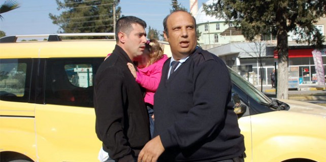 Kucağındaki çocukla böyle kavga etti!