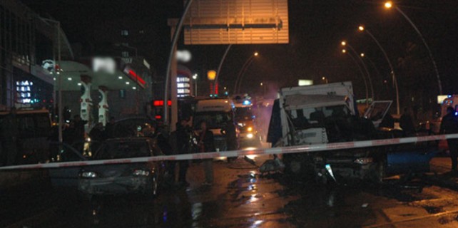 Freni patlayan kamyon dehşet saçtı