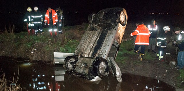 Dereye uçan otomobilin sürücüsü kayıp!