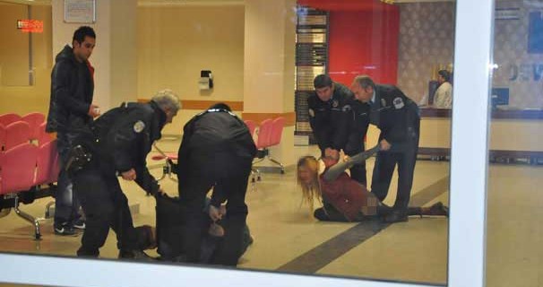 Alkol testini reddeden sevgililer hastaneyi karıştırdı