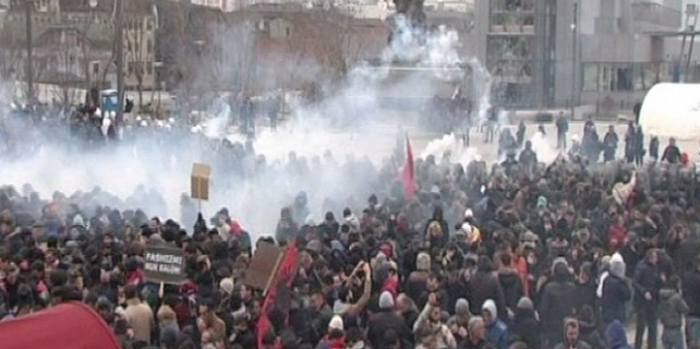 Kosova savaş alanına döndü: 110 yaralı