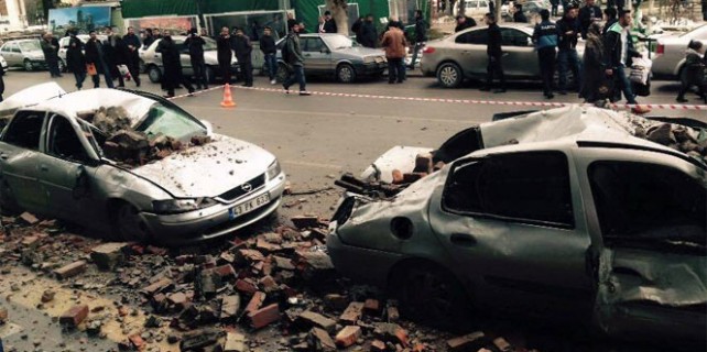 Otelin çatı duvarı böyle çöktü!