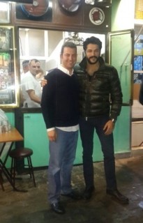 Burak Özçivit'in döner keyfi