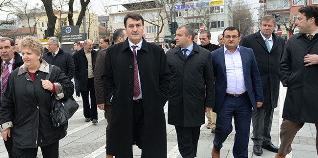 Dündar esnaf ve vatandaşı dinledi