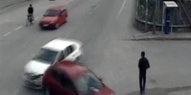 Yol ortasında bekleyen vatandaş havaya uçtu!