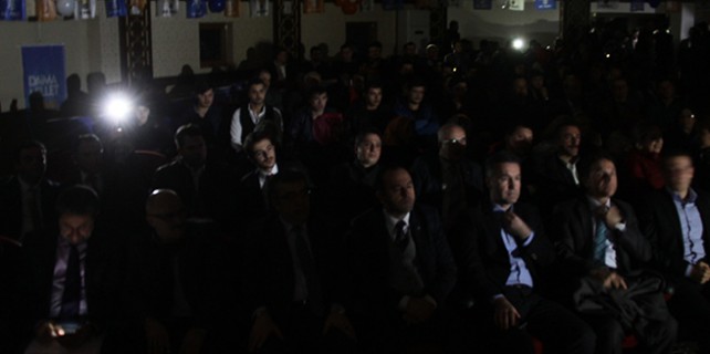 Cep telefonuyla AK Parti kongresi