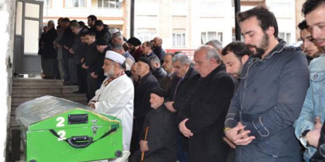 Vinç altında kalarak ölen genç taksiciye gözü yaşlı veda...