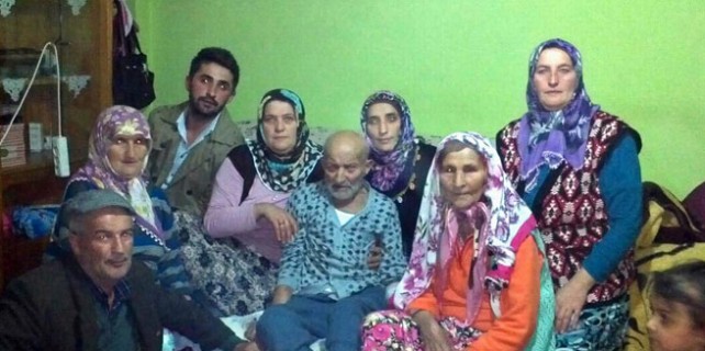 Yaşlı çifti ölüm bile ayıramadı!  Geriye bu fotoğraf kaldı...