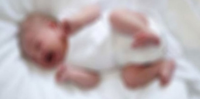 15 günlük bebeği böcekler yedi!