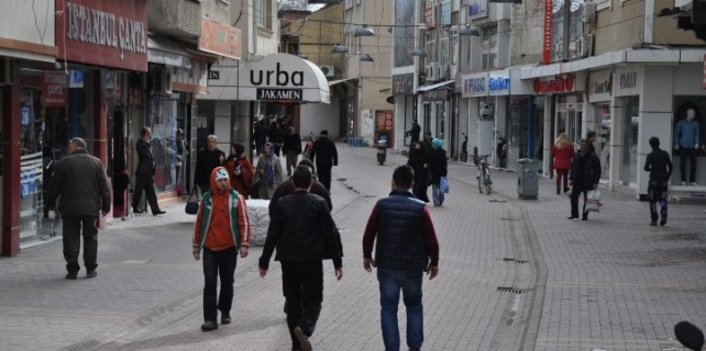 İnegöl'de kaldırımlar artık yayaların