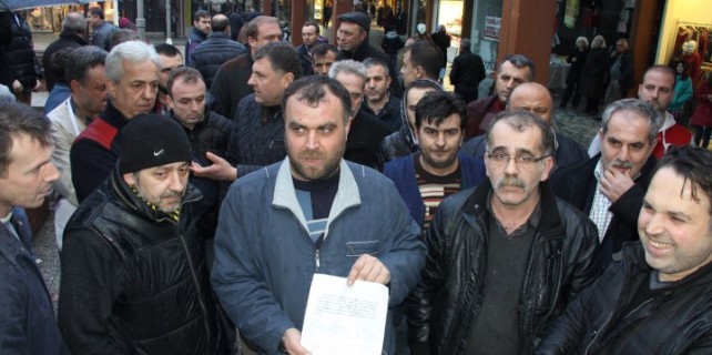 Çarşı esnafından kaldırım teşhir yasağına tepki