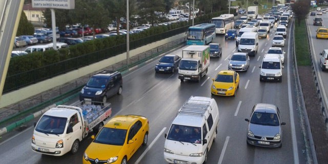 Bursa'da  trafik çilesi sürücüleri canından bezdirdi